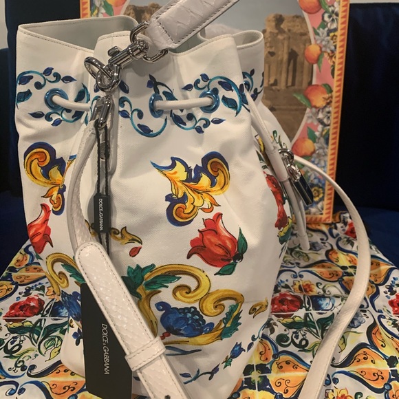 Dolce & Gabbana Claudia Bucket bag - Picture 2 of 8